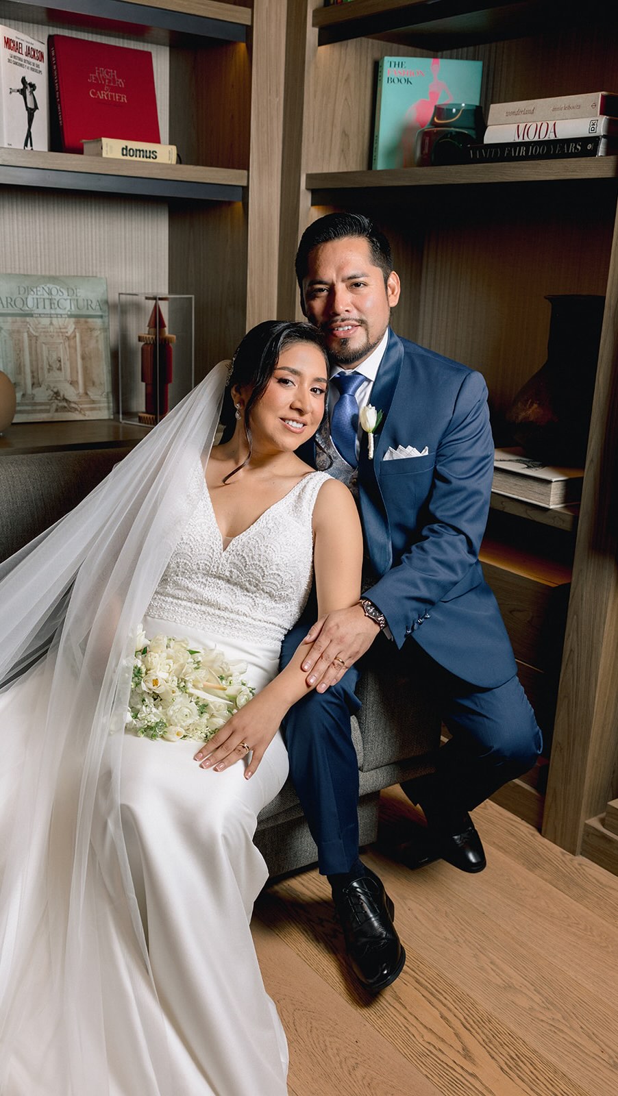 ANNEL & EMERZON ❤️🎉🥂💍

A veces la vida cambia el rumbo de todo para llevarnos exactamente a donde debemos estar, y esta historia es prueba de que el destino tenía algo hermoso preparado para nosotros.

Todo comenzó con conocernos y enamorarnos de este día. Cada detalle hablaba de ellos: sobriedad, delicadeza, elegancia y modernidad, creando una atmósfera llena de emociones y sorpresas que hicieron de la noche una experiencia mágica bajo la luz de las velas ✨🕯️

Que siempre sea mayo y que nunca nos falten razones para celebrar el amor ❤️🫶🏻

#weddingplanner #bodasperu #brides